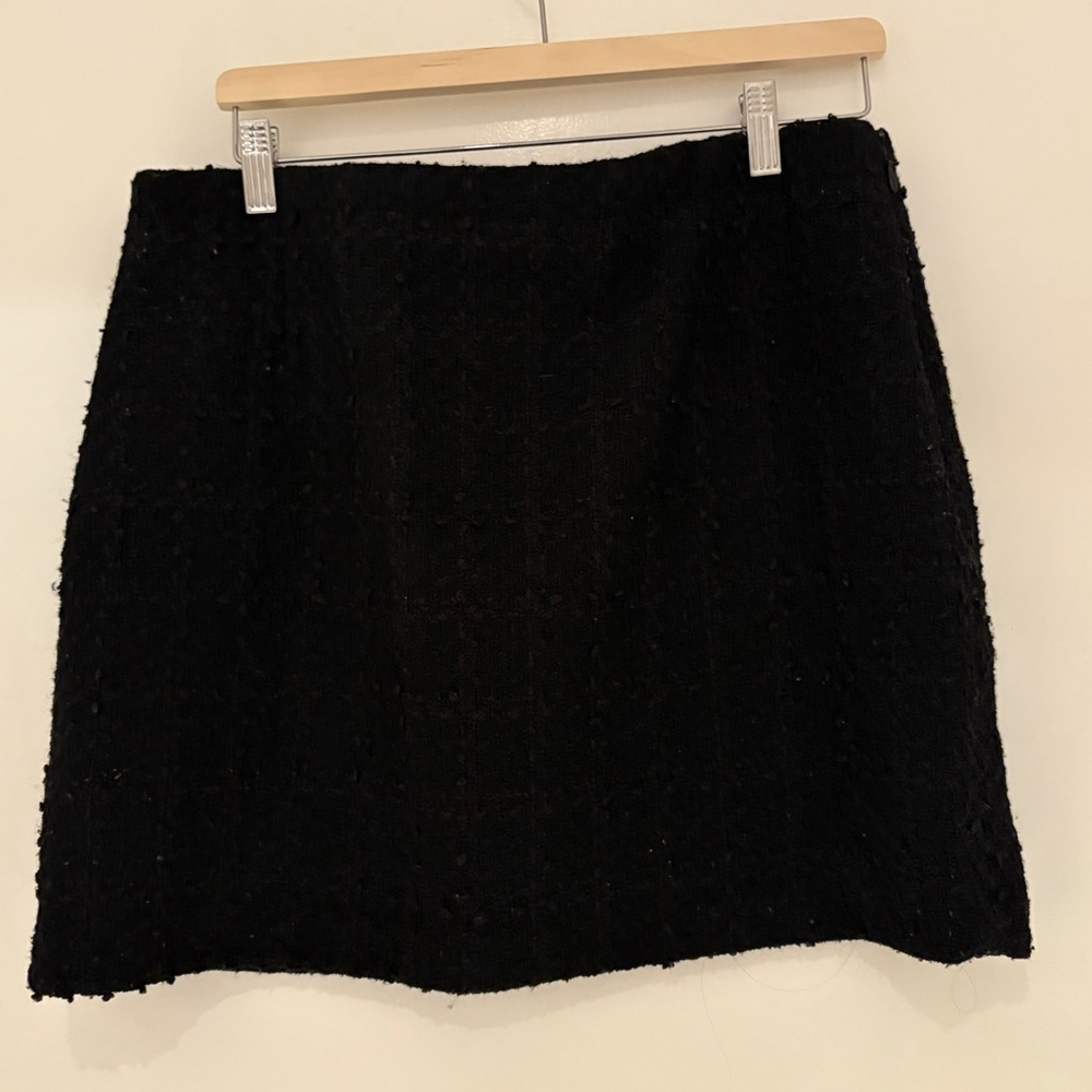 H&M black textured skirt